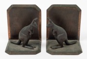 A pair of bronze kangaroo bookends, early 20th century, ​​​​​​​11.5cm high