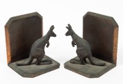 A pair of bronze kangaroo bookends, early 20th century, ​​​​​​​11.5cm high - 2