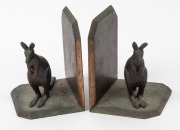 A pair of bronze kangaroo bookends, early 20th century, ​​​​​​​11.5cm high - 3