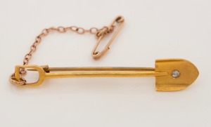 A 15ct gold miner's brooch, set with a diamond, 19th/20th century, ​​​​​​​5cm wide, 2.9 grams.