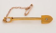 A 15ct gold miner's brooch, set with a diamond, 19th/20th century, ​​​​​​​5cm wide, 2.9 grams.