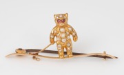WILLIS & SONS of Melbourne antique 15ct gold "Teddy Bear" brooch set with rubies and seed pearls, 19th/20th century, stamped "18. W." with unicorn mark, 4.5cm wide, 3.3 grams.