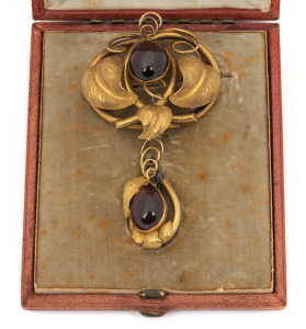 An antique Australian gold and polished garnet brooch and matching pendant in original fitted case, 19th century, ​​​​​​​16.7 grams total including stones.