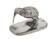 An antique silver plated New Zealand kiwi bird statue, 19th/20th century, 4.5cm high, 7.5cm long.