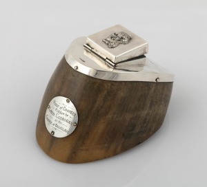 A silver mounted horse's hoof inkwell with engraved plaque "HOOF OF CHARGER RIDDEN BY LORD CARDIGAN AT THE CHARGE OF BALACLAVA", 9cm high, 14cm wide