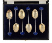 PROUD'S of Sydney boxed set of six Australian silver teaspoons adorned with maps of Australia decorated in blue enamel, each engraved "SYDNEY", early 20th century, 10cm long.