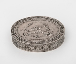An antique Continental silver oval snuff box, 19th/20th century, 7.5cm wide, 65 grams.