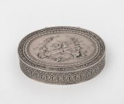 An antique Continental silver oval snuff box, 19th/20th century, 7.5cm wide, 65 grams.
