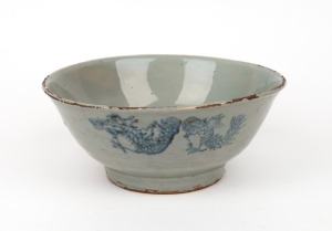 A Chinese blue and grey porcelain bowl with dragon decoration, late Ming Dynasty, 17th century, 10cm high, 24cm diameter.