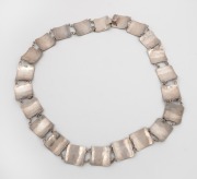 A Chinese export silver belt adorned with Chinese characters, 19th/20th century, stamped "Silver, H. K.", 89cm long, 130 grams. - 2