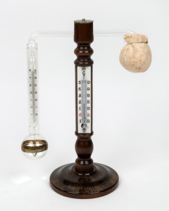 DANIELS antique hygrometer on turned beech stand with alcohol dry thermometer, mercury thermometer with spirit sleeve and wet bulb, early 20th century, new old stock in original box of issue. 26cm high.