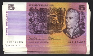 1985 FIVE DOLLARS (R.213) Fraser/Cole, (15) in 2 runs of consecutive notes; together with (R.209a) Johnston/Fraser (2), aUnc. (Total: 17).