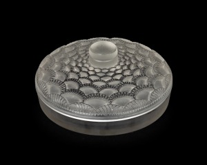 LALIQUE French frosted glass circular jewellery box, engraved "Lalique, France", 7cm high, 17cm diameter.