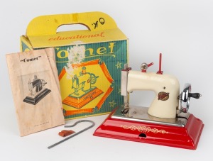 COMET vintage toy sewing machine in original box, mid 20th century, 17cm high.