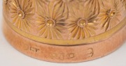 An antique 9ct gold thimble, housed in an ivorine case, 19th/20th century, 5.8 grams. - 2