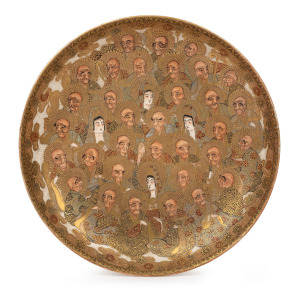 SATSUMA antique Japanese plate adorned with many faces, Meiji period, 19th century, ​​​​​​​seal mark to base, 24.5cm diameter.