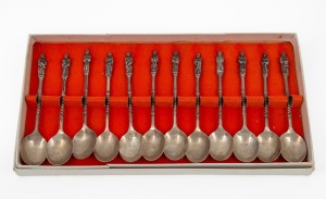 A set of twelve 835 Dutch silver apostle spoons in original card box, mid 20th century, 165 grams total.