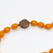 A vintage graduated bead necklace, 20th century, ​​​​​​​82cm long - 2