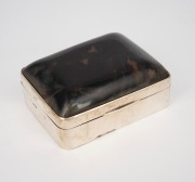 A vintage English sterling cigarette box with tortoise shell top and cedar lining, made in London, circa 1927, 12.5cm wide, 370 grams total (including tortoise shell and cedar).