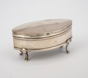 An antique English sterling silver almond shaped jewellery box on cabriole legs with blue silk lining, made in Birmingham, circa 1906, 4.5cm high, 8.5cm wide, 76 grams total (including lining and base).