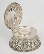 An antique sterling silver inkpot with glass and porcelain lining, 6cm high, 11cm diameter, 144 grams (not including lining). - 2