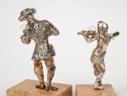 Two Israeli silver statues of violin players, both mounted on marble bases and bearing original labels "Zadok Arts, Israel", stamped "925", ​​​​​​​15cm and 17cm high. - 2
