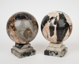 GRAND TOUR pair of antique architectural variegated marble spheres on plinths, early 20th century, 16cm high overall.