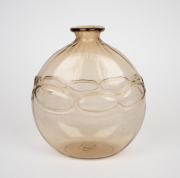 VITTORIO ZECCHIN (1878-1947) Murano glass vase, for S.M. VENINI CAPPELLIN & Co., circa 1926, three line acid etched signature to base, 21cm high. - 2