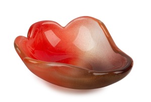 ARCHIMEDE SEGUSO (1909-1999) Polveri Conchiglia Murano glass bowl, for VETRERIA ARCHIMEDE SEGUSO, circa 1953, bearing original foil label "Archimede Seguso, Murano, Made in Italy", and remains of original retail shop label, 10cm high, 30cm wide.