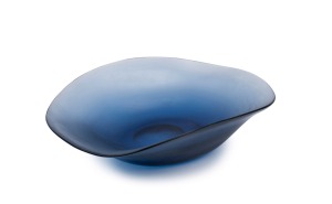 TOBIA SCARPA (1935 - ) Battuto blue Murano glass bowl, Model No. 4831, for VENINI, three line acid etched mark "Venini, Murano, Italia", 10cm high, 37cm wide.