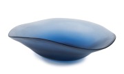TOBIA SCARPA (1935 - ) Battuto blue Murano glass bowl, Model No. 4831, for VENINI, three line acid etched mark "Venini, Murano, Italia", 10cm high, 37cm wide. - 2