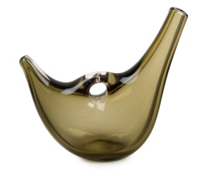 FULVIO BIANCONI (1915-1996) olive green Murano glass Forato vase, Model No. 4517, for VENINI & Co., MURANO, circa 1951, 22cm high.