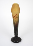 DAUM & NANCY French Art Nouveau cameo glass vase with red floral decoration, circa 1900, signed "Daum Nancy" with cross of Lorraine, ​​​​​​​18.5cm high. - 2