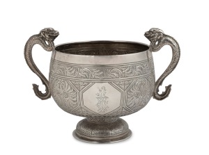 An antique Chinese export silver bowl the engraved decoration and dragon handles, 19th/20th century, 14cm high, 19.5cm wide, 393 grams.