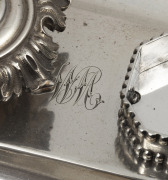 An antique English sterling silver inkstand desk set with silver mounted crystal bottles, 19th century, ​​​​​​​25cm wide, the base 506 grams (not including bottles or silver lids). - 3