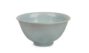 An antique Korean white glazed porcelain bowl, Choson Dynasty, 17th/18th century, 9cm high, 16.5cm diameter.