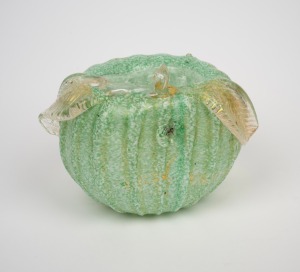 ERCOLE BAROVIER (1889-1974) speckled green Murano glass fruit form wall vase with gold foil inclusions, for BAROVIER & TOSO, circa 1950's, 11.5cm high, 13.5cm wide.