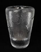 VICKE LINDSTRAND (1904-1983) "Cavemen" Swedish art glass vase, for KOSTA, circa 1950s, acid etched make to base "LINDSTRAND, KOSTA" and engraved "LG 503", 22cm high. - 2