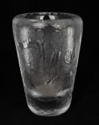 VICKE LINDSTRAND (1904-1983) "Cavemen" Swedish art glass vase, for KOSTA, circa 1950s, acid etched make to base "LINDSTRAND, KOSTA" and engraved "LG 503", 22cm high. - 3