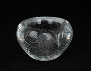 TAPIO WIRKKALA (1915-1985) model 3327 Finish glass bowl with linear decoration, for IITTALA, circa 1955, 8cm high, 12cm wide.
