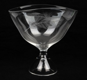 VICKE LINDSTRAND (1904-1983) Swedish art glass footed bowl with etched feather decoration, for KOSTA, engraved "Kosta, 52451, Lindstrand", 20cm high.