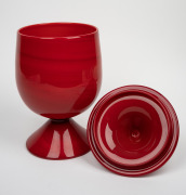 NAPOLEONE MARTINUZZI (1892-1977) Pasta Vitrea Rosso Murano glass lidded vase, for S.M. VENINI CAPPELLIN & Co., circa 1930, 36cm high. - 2