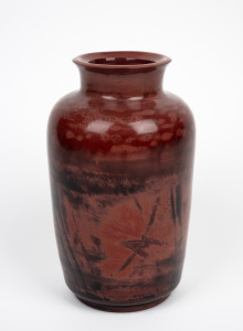 PEKING GLASS vase with unusual ox blood mottled finish, early 20th century, 20.5cm high.