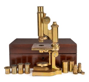 E. LEITZ WETZLAR fine quality antique polished and lacquered brass microscope in fitted mahogany case with original eye pieces, circa 1880, the microscope 27cm high.