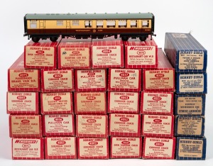 HORNBY DUBLO OO GAUGE, 2 and 3 rail system, boxed coaches, restaurant cars, pullman cars, open corridor coaches, etc., all boxed, (29 items).