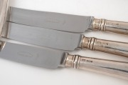 Sheffield sterling silver pistol grip cutlery, comprising of twelve dinner knives and ten entree knives, manufactured in Sheffield, circa 1977, (22 items). - 2