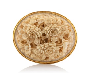 A beautiful quality antique Chinese carved ivory brooch mounted in 22ct gold, early 20th century, seal mark to reverse, ​​​​​​​4.5cm wide.