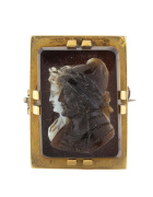 An antique 18ct yellow gold mounted cameo brooch with double profile portrait, 19th century, marks rubbed, 2.4cm high.