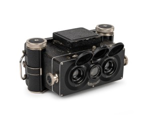 ROLLEI: Rolleidoscop B2 6x13cm stereo camera [#122859], c. 1926, with twin Tessar 75mm f4.5 lenses [#1249301 & #1249302], two Heidoscop 2x lens filters, and matching leather case embossed 'Rolleidoscop'.
