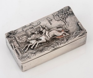 An English sterling silver pocket snuffbox with horseracing decoration, made in London, 20th century, 4.5cm wide, 32 grams.